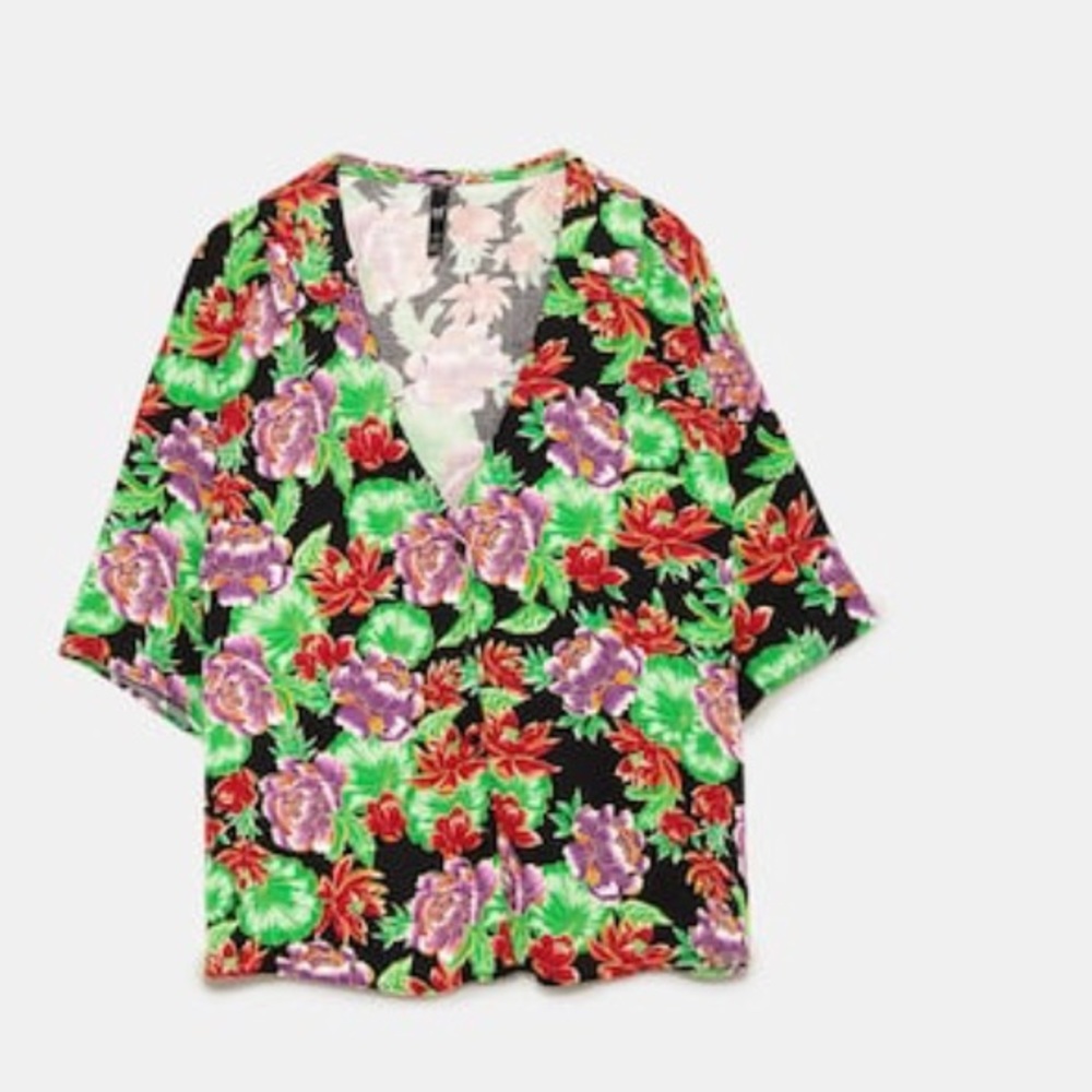 Zara Printed v neck shirt